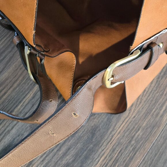 Two-Piece Tan Shoulder Bag and Wallet Wristlet Set NWOT - Picture 3 of 11